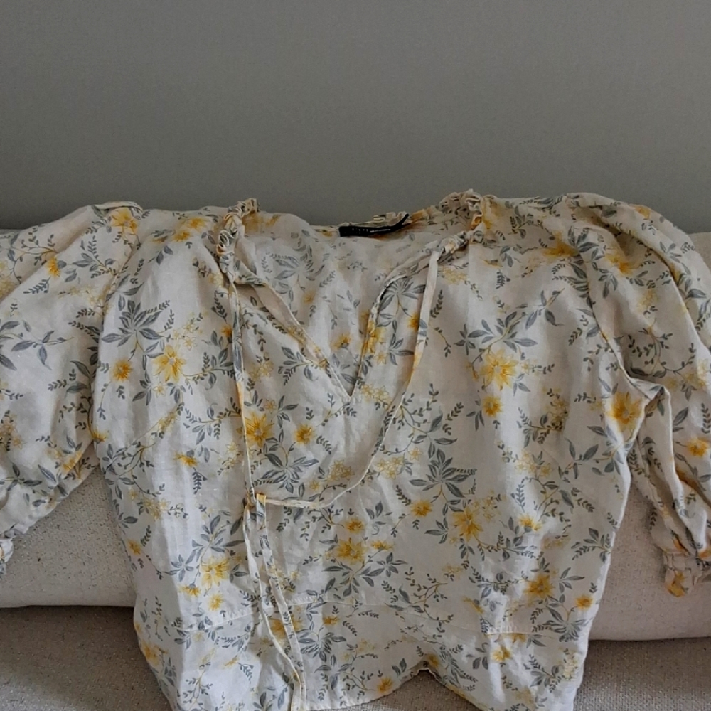 Polo by Ralph Lauren White and Yellow Ruffled Tie Front Blouse